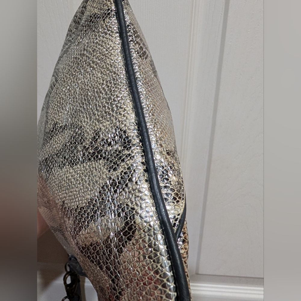 Bryna Nicole Metallic Snakeskin Embossed handbag Crossbody Clutch - Picture 11 of 14